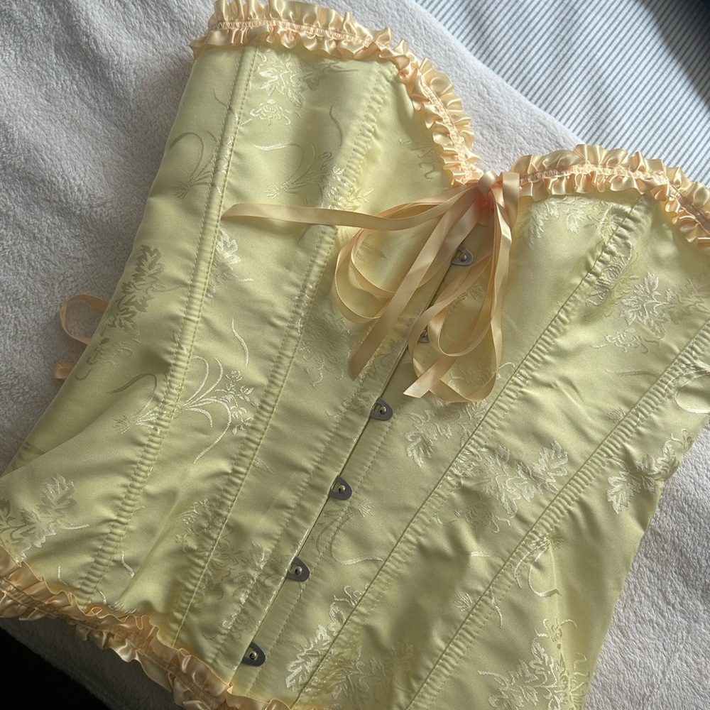 Elegant Yellow Corset